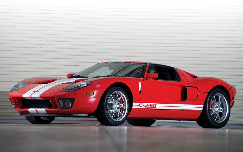 Ford GT = 330 км/ч. 558 л.с. 3.9 сек.