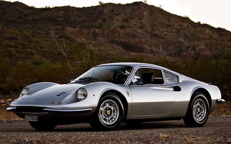 Ferrari Dino 246 GT = 235 км/ч. 195 л.с. 7.1 сек.