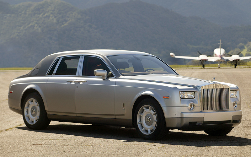 Rolls-Royce Phantom = 240 км/ч. 460 л.с. 6.2 сек.