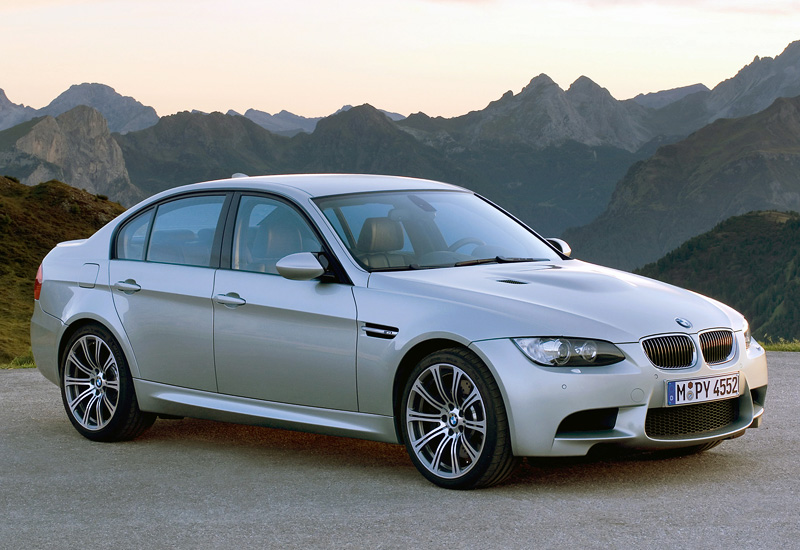 BMW M3 Sedan (E90) = 250+ км/ч. 420 л.с. 4.9 сек.