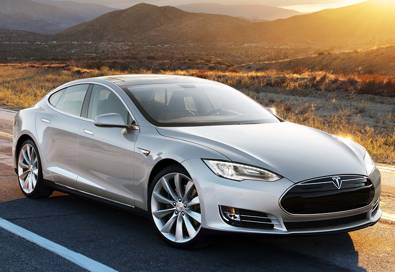 Tesla Model S = 210+ км/ч. 422 л.с. 4.5 сек.