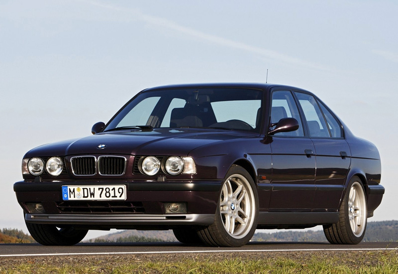 BMW M5 (E34) = 250+ км/ч. 340 л.с. 5.9 сек.