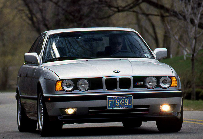BMW M5 3.5 (E34) = 250+ км/ч. 315 л.с. 6.3 сек.