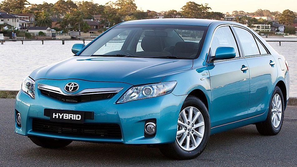 Toyota Camry VI Hybrid