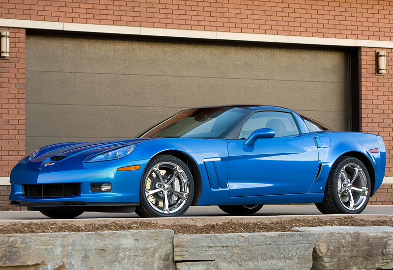 Chevrolet Corvette Grand Sport (C6) = 300 км/ч. 442 л.с. 3.9 сек.