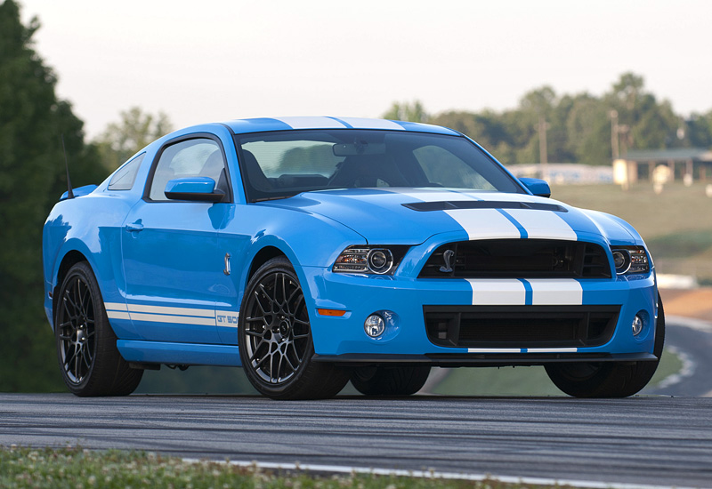 Ford Mustang Shelby GT500 SVT = 322 км/ч. 671 л.с. 3.9 сек.