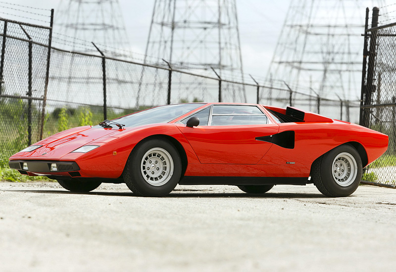 Lamborghini Countach LP400 = 316 км/ч. 375 л.с. 5.5 сек.