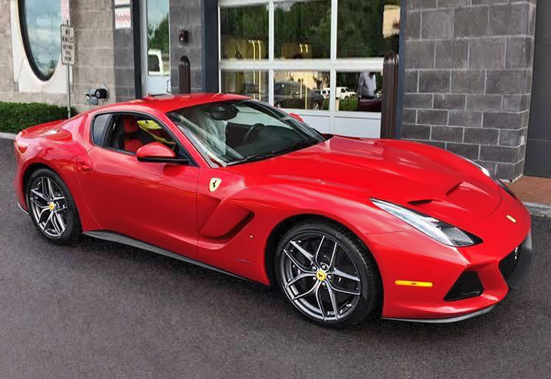 Ferrari SP America = 340 км/ч. 740 л.с. 3.1 сек.