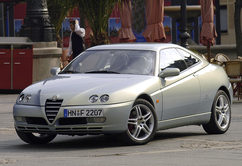 Alfa Romeo GTV = 255 км/ч. 240 л.с. 6.3 сек.